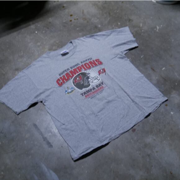 Vintage 2000s Tampa Bay Buccaneers Super Bowl Champs Graphic Tee - Picture 2 of 6